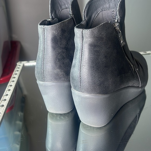 Skechers memory foam booties size 6.5 - Picture 4 of 13